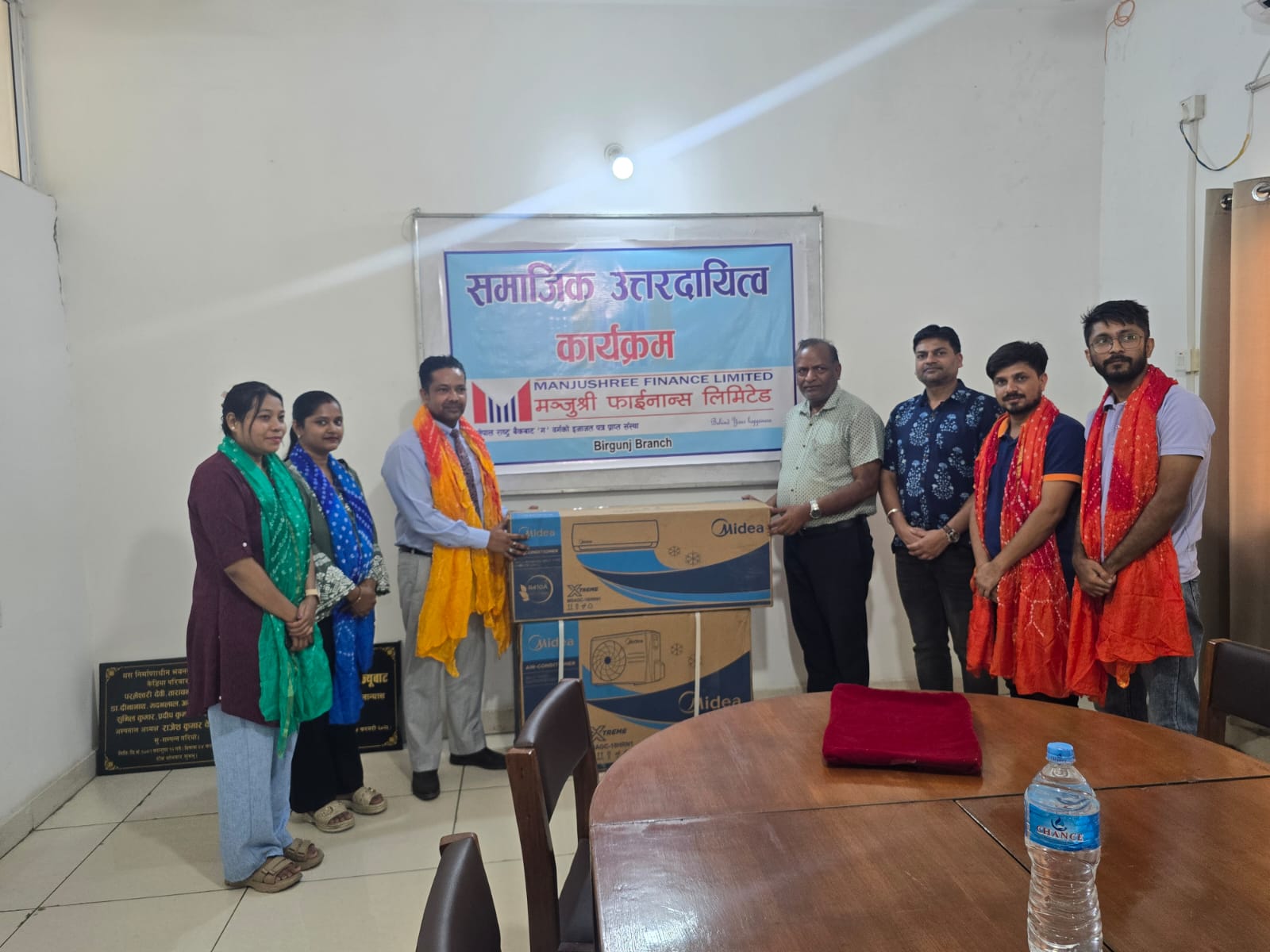 मञ्जुश्री फाइनान्सद्वारा आरएम केडिया आँखा अस्पताललाई एसी सहयोग